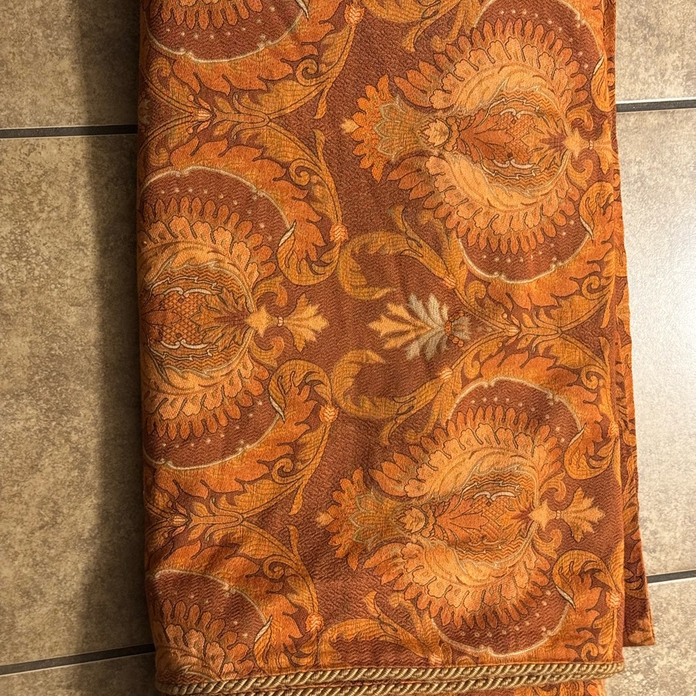 Elegant Paisley Comforter in Rich Brown - Picture 2 of 9
